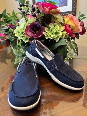 Walk Hero Women’s Navy Canvas Slip-On Loafers - Casual Comfort Size 8 W